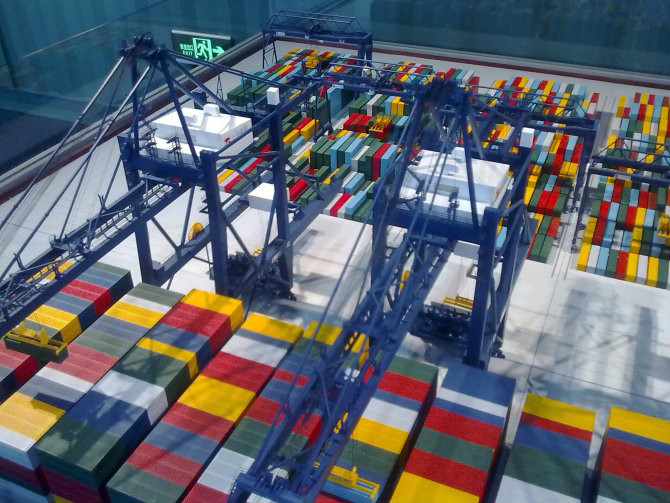 余姚市港口集装箱堆场